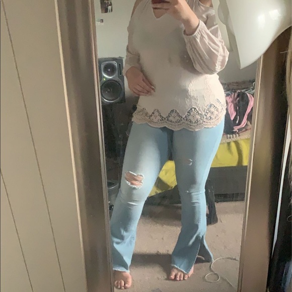 Light blue wash boot cut jeans! True to color - Picture 4 of 5